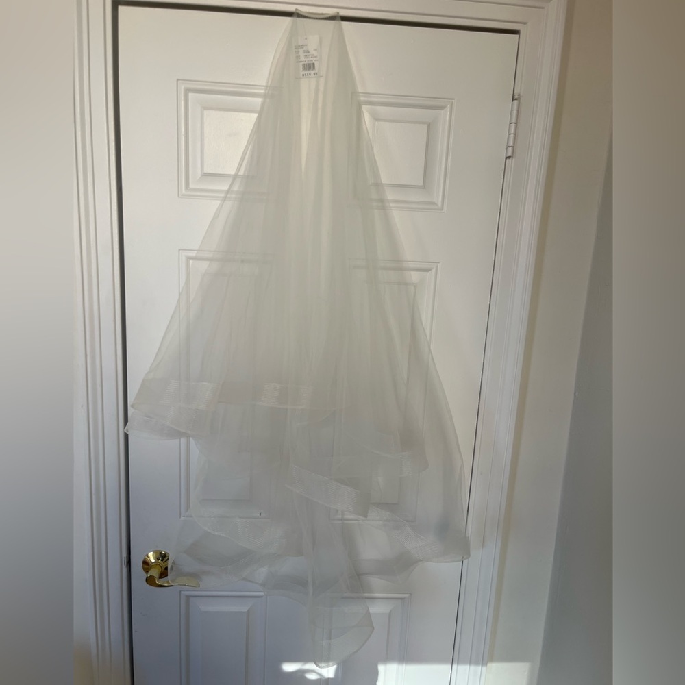 Bridal veil; ivory, two tier, horsehair trimmed, walking length